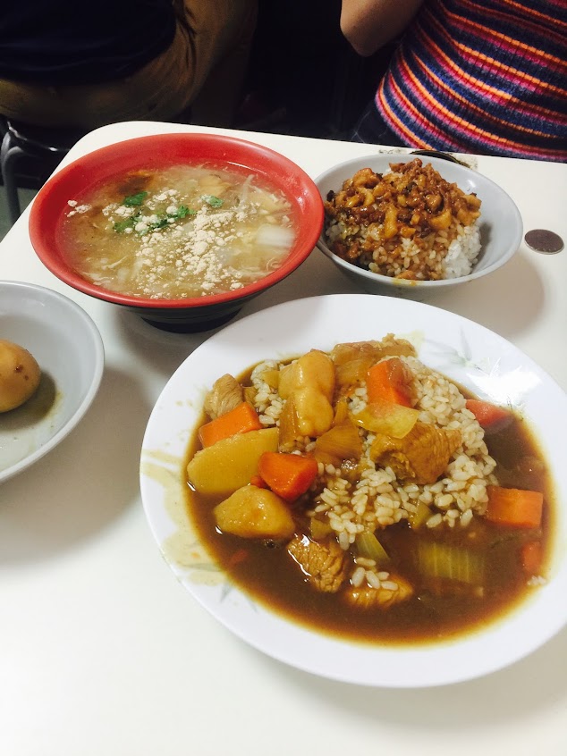 圓環頂 (肉羹 魯肉飯 咖哩飯)