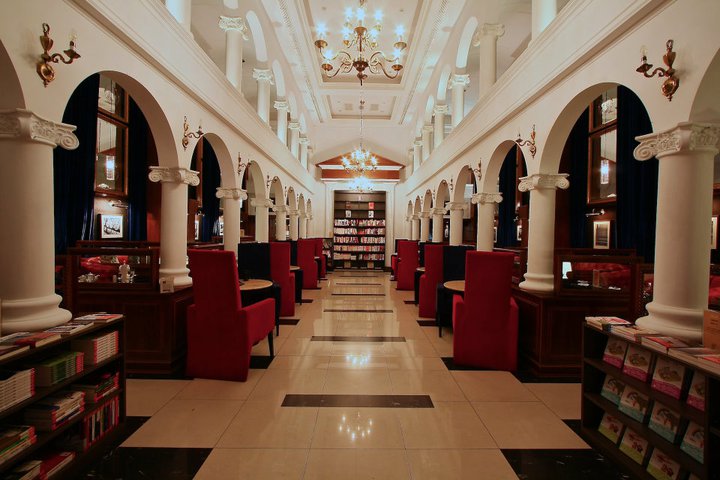 Moooon River Cafe & Books