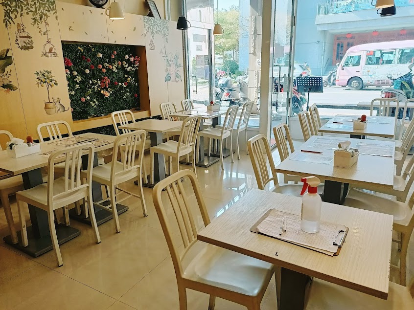 沛翎義麵坊［內用點餐到19：40有低消 ,外帶點餐到20：00］