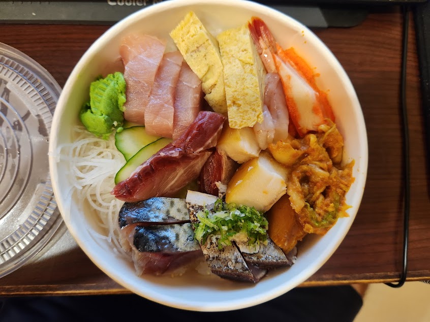 丼起來生魚片日式丼飯~休假公告粉專@upSashimi