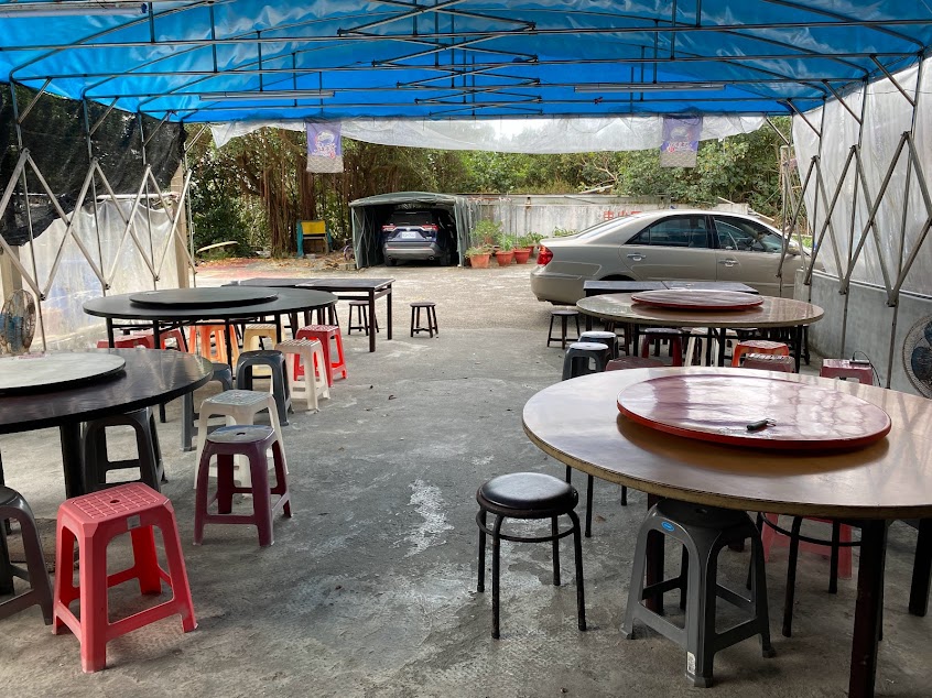 福隆聰師傅海鮮(食尚玩家採訪推薦招牌豆醬龍蝦.野生黑毛魚)請在福隆國小斜對面招牌下的小巷子開進來