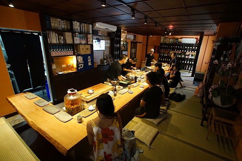 坐著做。壽司本館