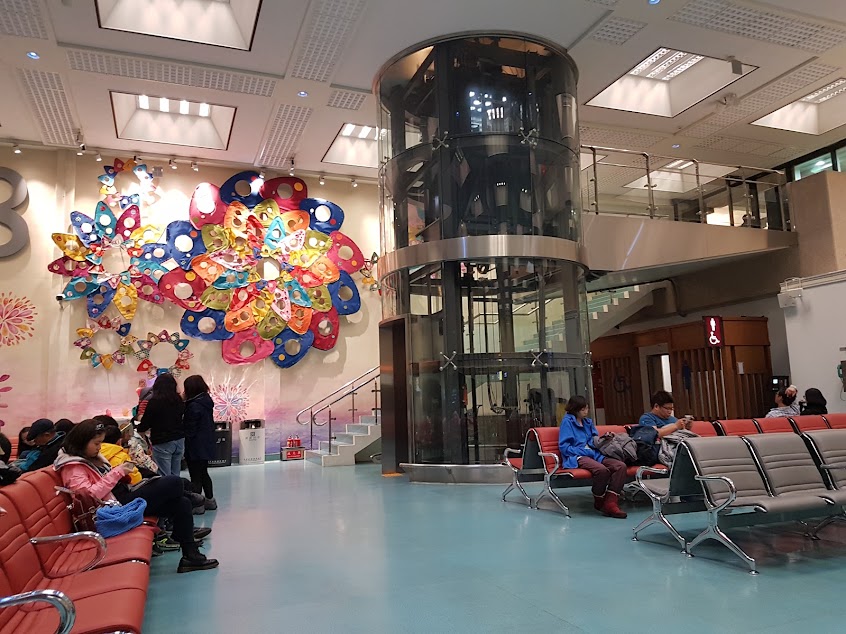 B8 Glamorous Textile Art Waiting Lounge