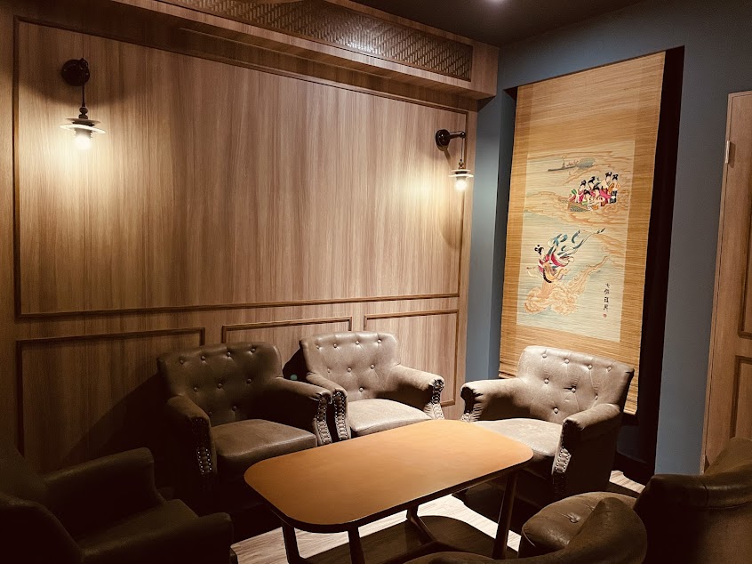 雲 CloudBar:夜空下的燈塔