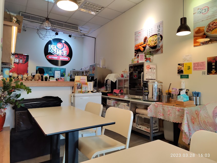 廚種王台中大勇店 《異國特色咖哩》日式咖哩|南洋綠咖哩|南洋紅咖哩|豬排丼飯