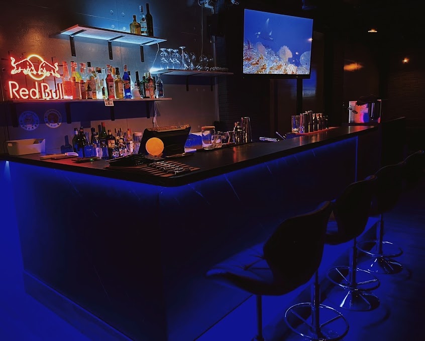 九點半 930pm bar-台中北區一中街酒吧餐酒館 訂位 暢飲音樂酒吧 調酒啤酒 寵物友善 網美聚餐慶生約會推薦 PTT Dcard