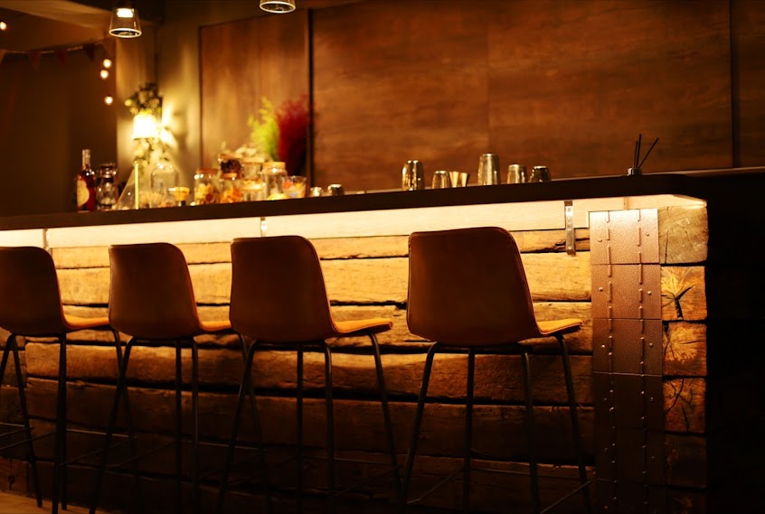 無憂營地 Carefree-西屯人氣餐酒館|台中網美酒吧|必吃宵夜|聚餐餐廳|逢甲打卡酒吧|推薦熱門酒吧