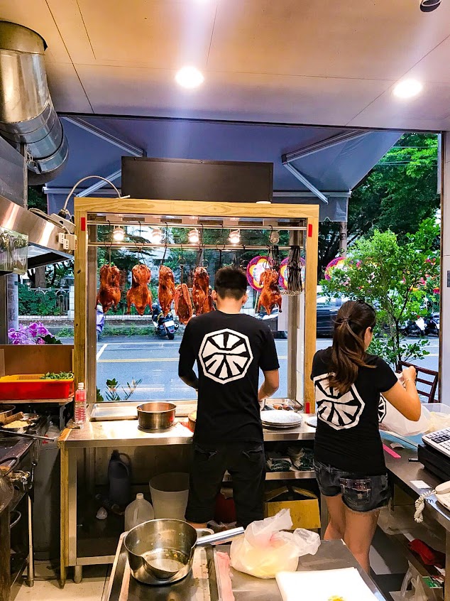 炭吉烤鴨/潭子烤鴨/潭陽國小對面