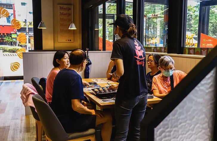 萬國牛排 小東店