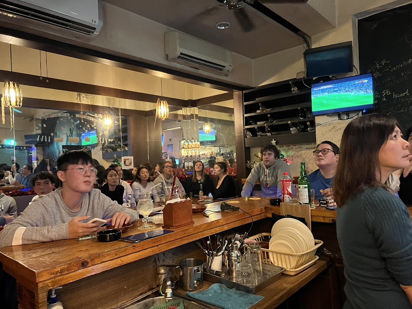 鹽埕區 騰月-Blue Moon sports Pub–運動餐酒館