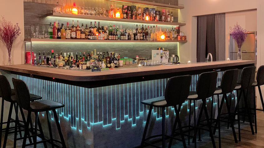 逐光餐酒館