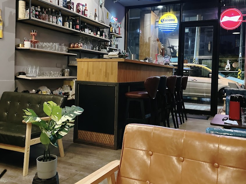FLOOM Bistro弗入餐酒館