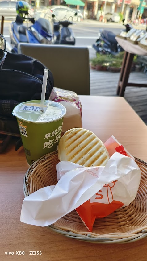 拉亞漢堡 大社旗楠