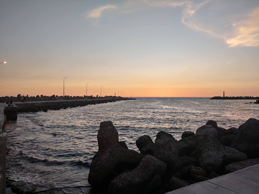 蚵仔寮海邊沙灘