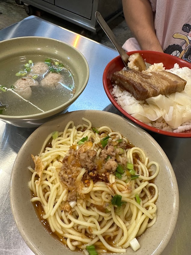 珍香宵夜 焢肉飯 虱目魚粥 粿麵