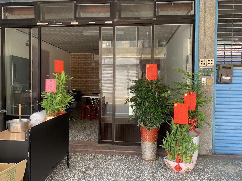 大夜班滷肉飯（新東店）