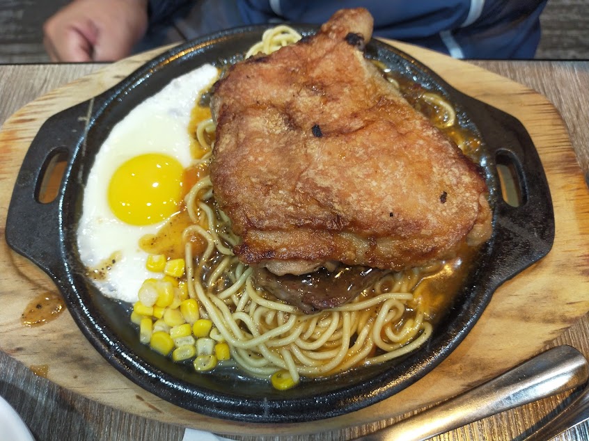 紅吱吱牛排館 竹南店