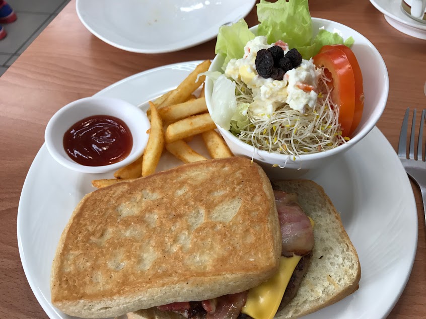 拉亞漢堡 伸港水尾