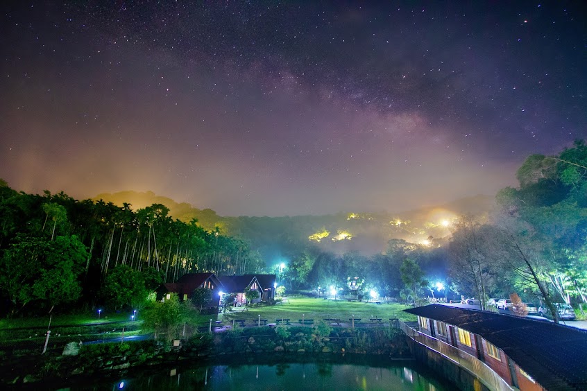 雙湖渡假山莊 釣魚 / 烤肉 / 卡拉ok / 包棟木屋 / 螢火蟲 / 公司團體 / 會議室 / 家族旅遊 / 員工旅遊 / 同學會 / 竹山住宿推薦