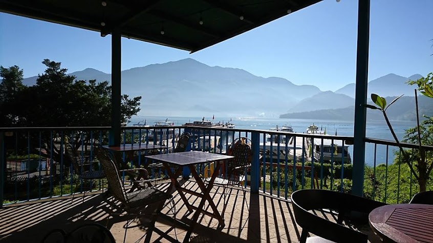 Moon Cafe’ 日月潭水上明月湖畔庭園咖啡館