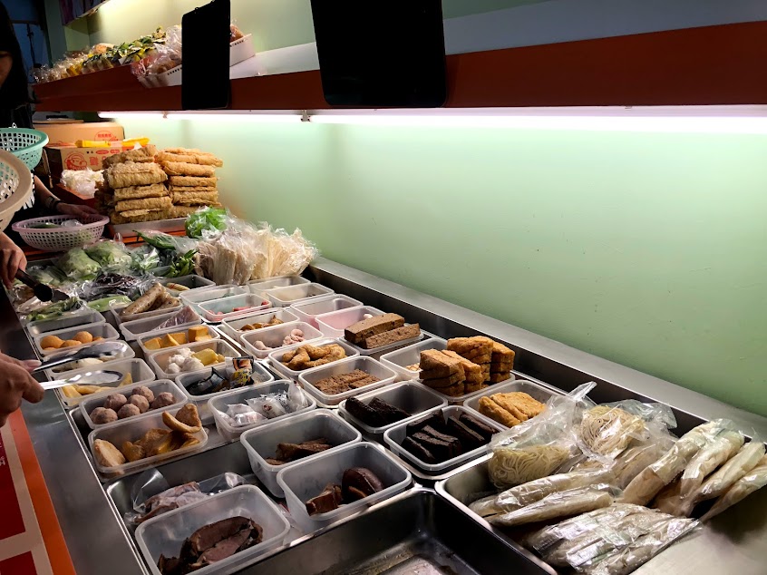 買辣麻辣燙-斗六人宵夜美食-平價美食-強大推薦麻辣鴨血-麻辣臭豆腐-可以喝的麻辣湯頭