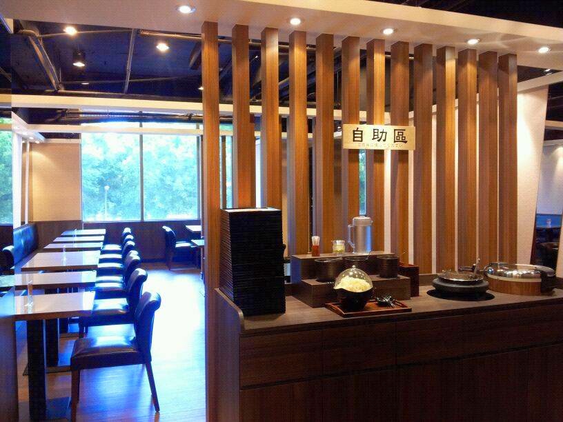 定食8 屏東家樂福店