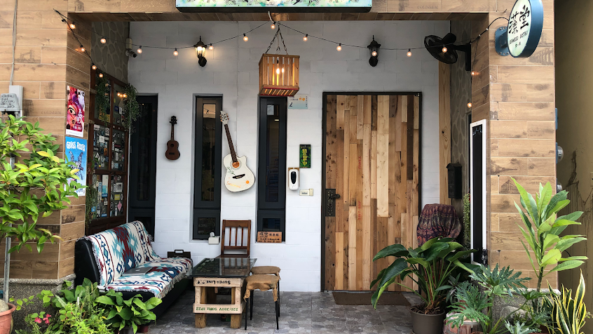 藻堂食音(休假時間請看FB公布動態)本店平常是一人廚師 與一人外場兼廚房助理, 建議在臉書粉絲專頁私訊訂位提早點餐,避免久候。