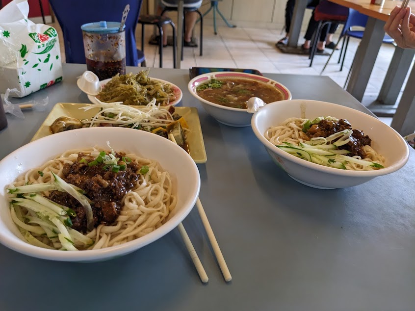 迎賓麵館(北京炸醬麵)