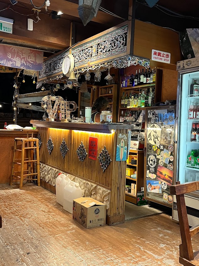 阿飛衝浪海鮮餐廳酒吧seafood Restaurant music bar -墾丁海鮮 墾丁酒吧 海鮮料理 海產推薦 熱門餐廳 推薦餐廳 餐廳評價 高cp值 好評 2023墾丁酒吧