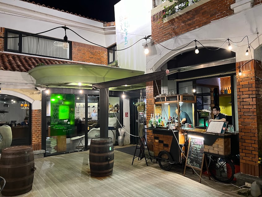 墾丁小半島酒吧