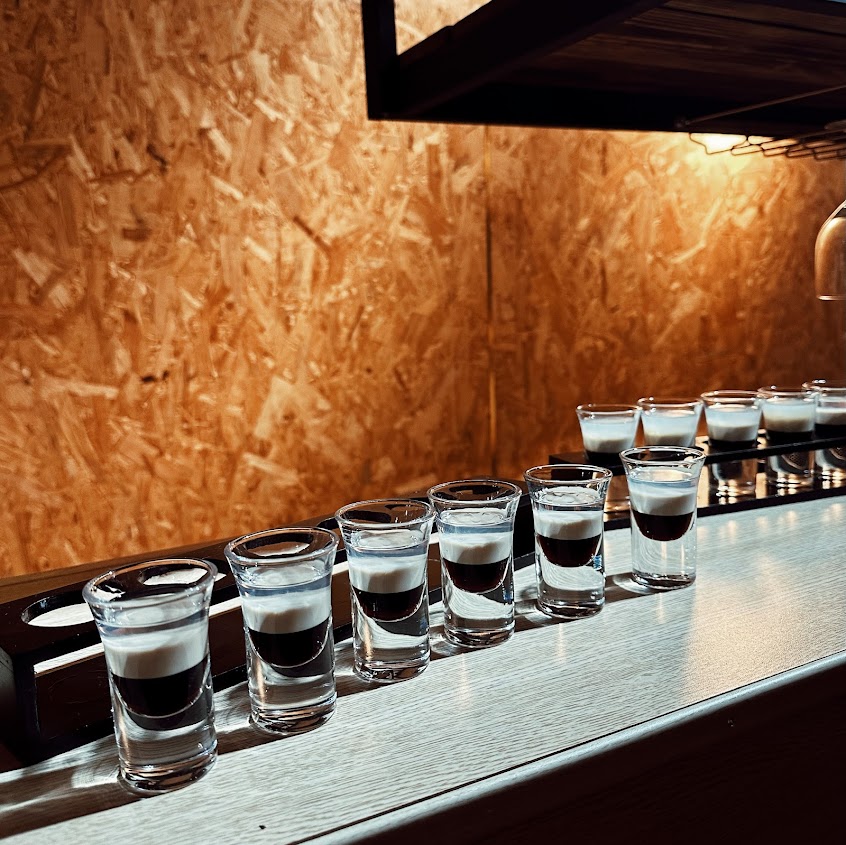 默沏一夕山海酒吧