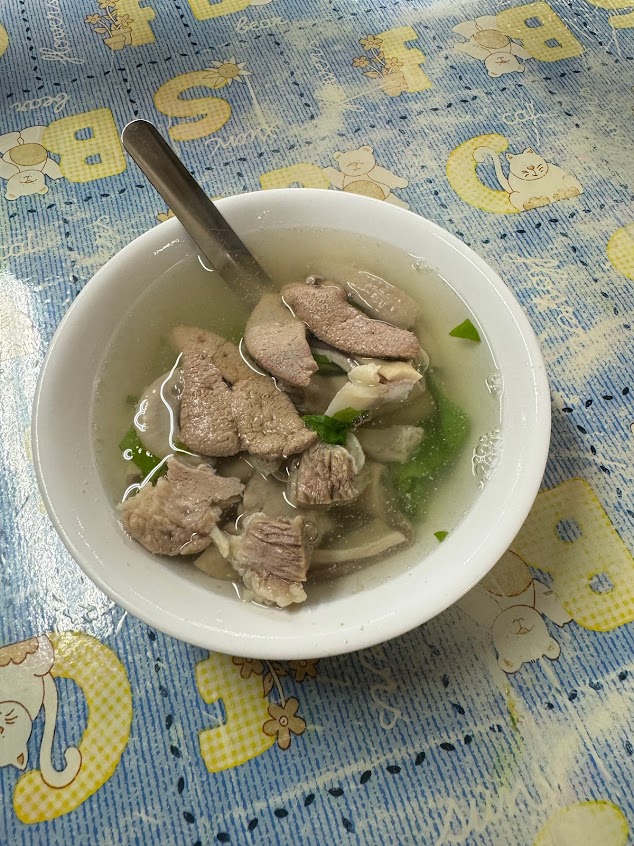 成功市場黑白炒咖哩麵