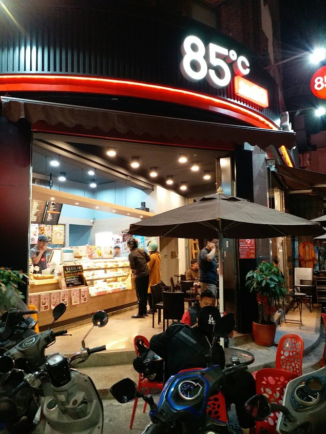 85度C 咖啡蛋糕 三重自強店(飲品或搭切片滿500元，或整膜蛋糕一顆加飲品200元或整膜蛋糕2顆可外送)