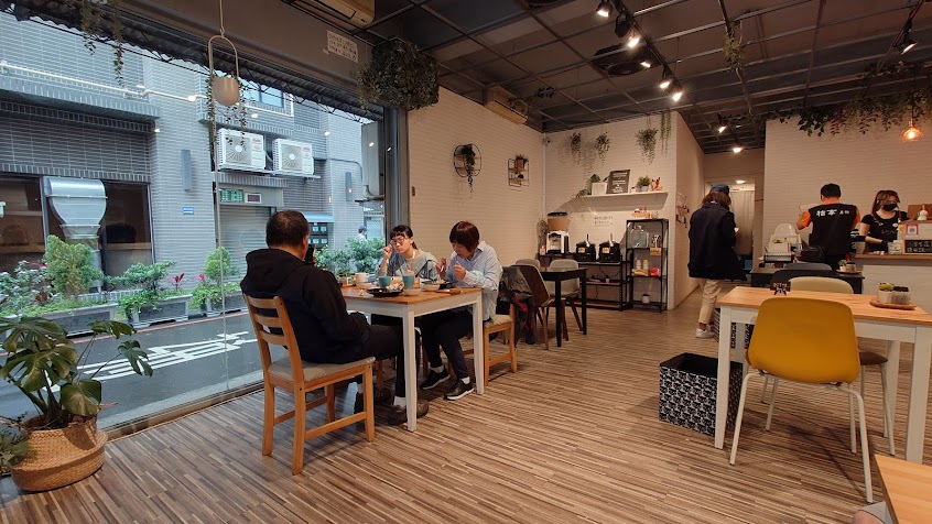 義起吃吧let’s eat