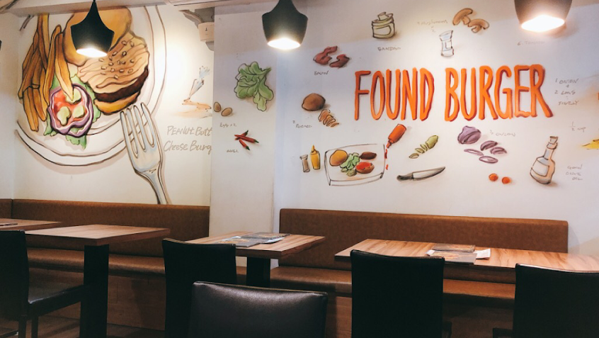 找漢堡 FoundBurger 「臨休會公告在粉絲專頁上，建議來用餐前可以先電話訂位」