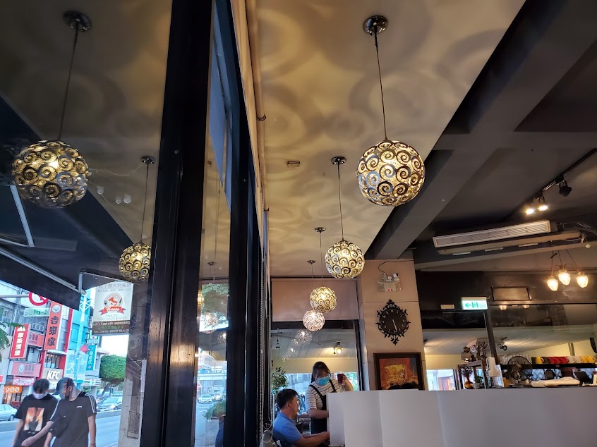 靴子義大利餐館 輔大店