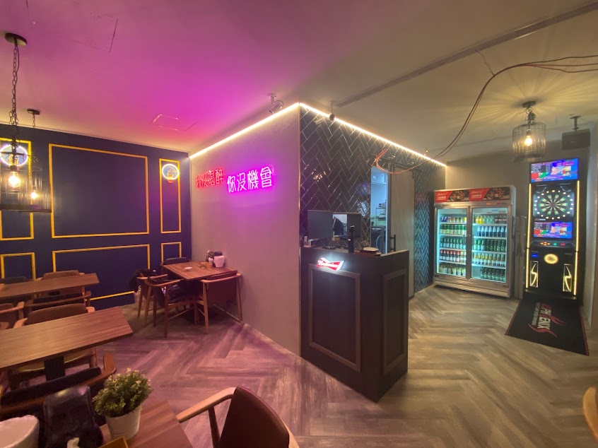 奈斯小酒館-土城熱門酒館|必去酒吧|特色酒吧|美食推薦|飛鏢酒吧|飛鏢美食餐廳