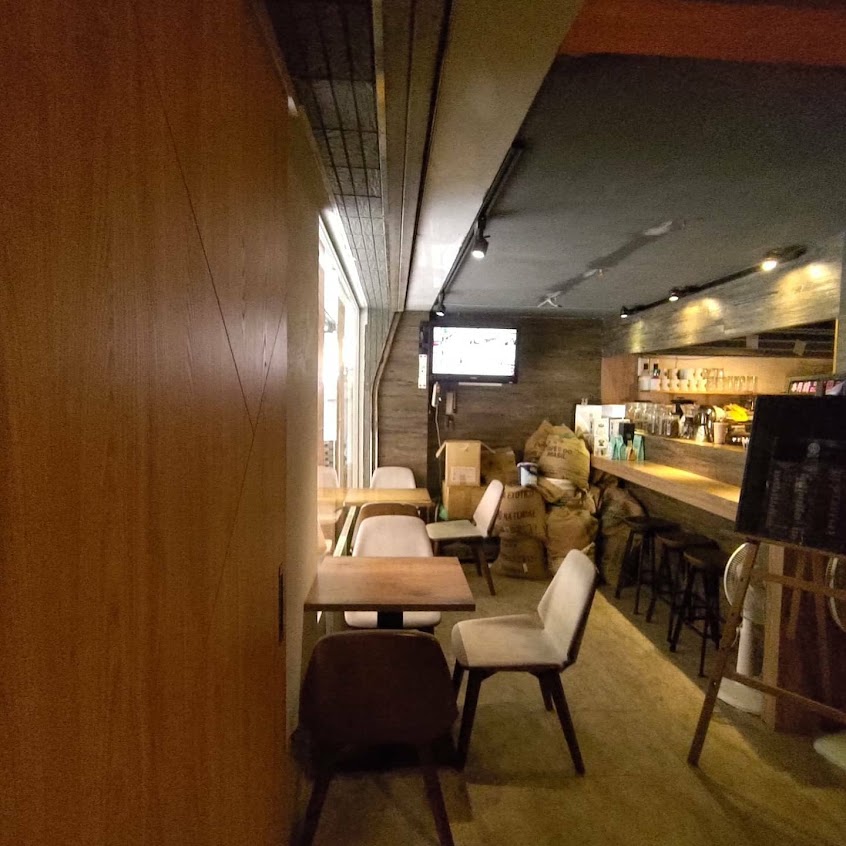 摩咖啡 AMOUR CAFE |店休詳看IG、或粉專 |無預約|小店不大，詢問座位可傳訊息至IG