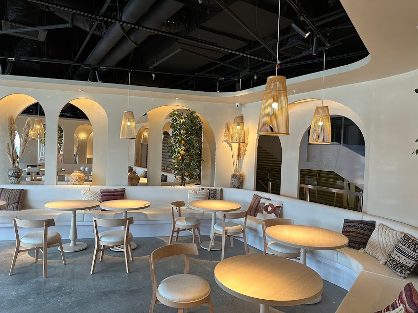 Second Floor 貳樓淡水站前店