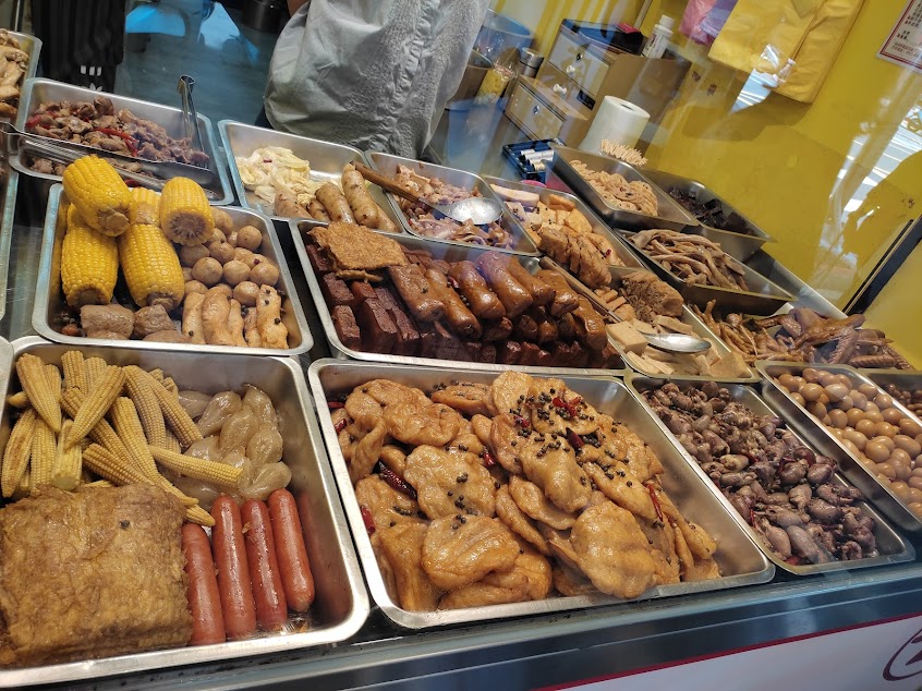 251新北市淡水區中山北路一段98號