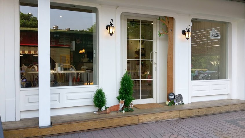 Cafe Shop 咖啡夏 失敗上千次的舒芙蕾鬆餅 司康 牛肉堡 班尼迪克蛋 兒童遊戲室 寵物友善 前方有兩處停車場