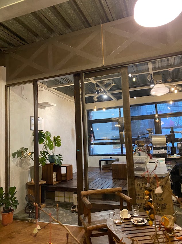 夏烏咖啡 《熟豆販售｜純植物甜點 》請從頂呱呱門口進入上二樓，營業時間參考Instagram貼文