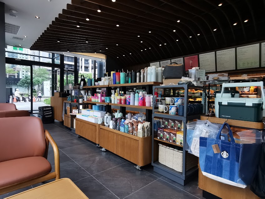 STARBUCKS 星巴克 (桃園春日門市)
