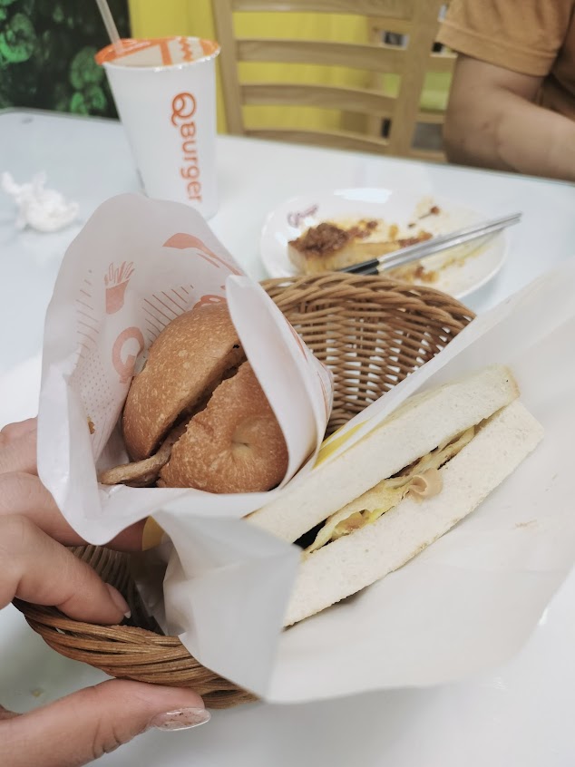 Q Burger 八里中山店