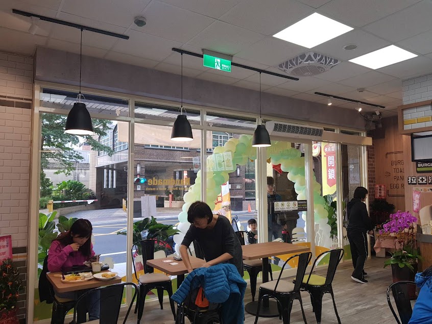 拉亞漢堡 桃園大業