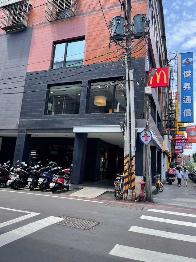 麥當勞-新莊龍華餐廳