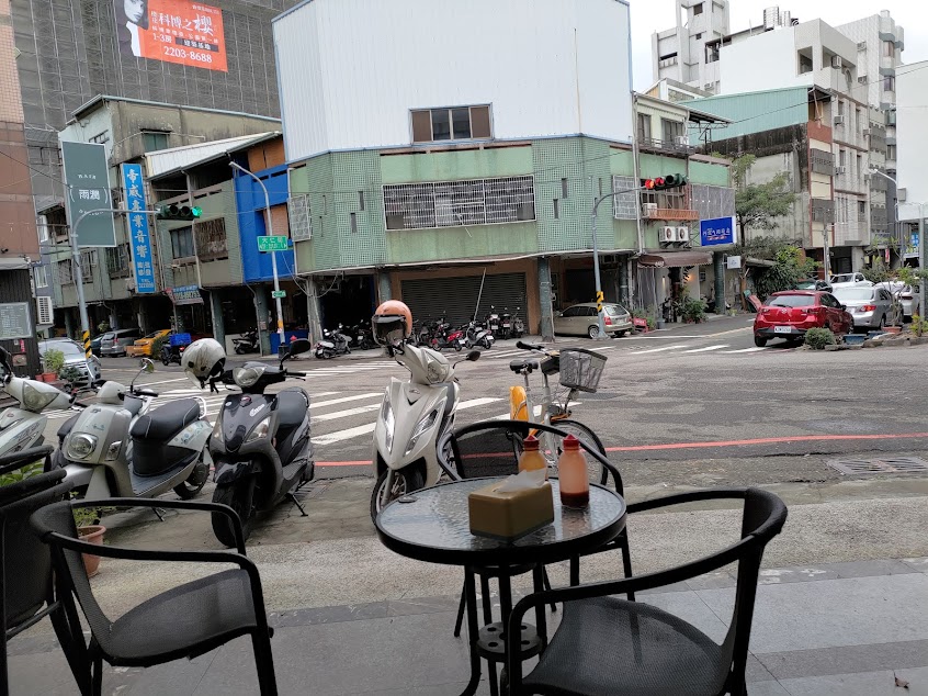 弘爺漢堡雙子店