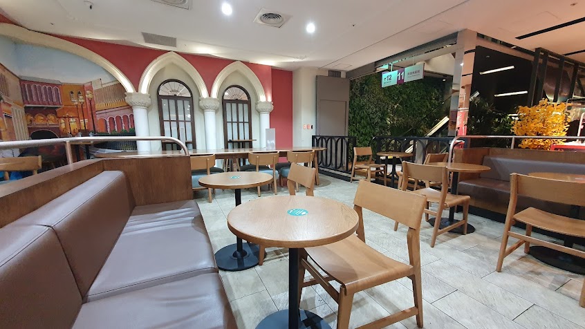 STARBUCKS 星巴克 (台中遠百門市)