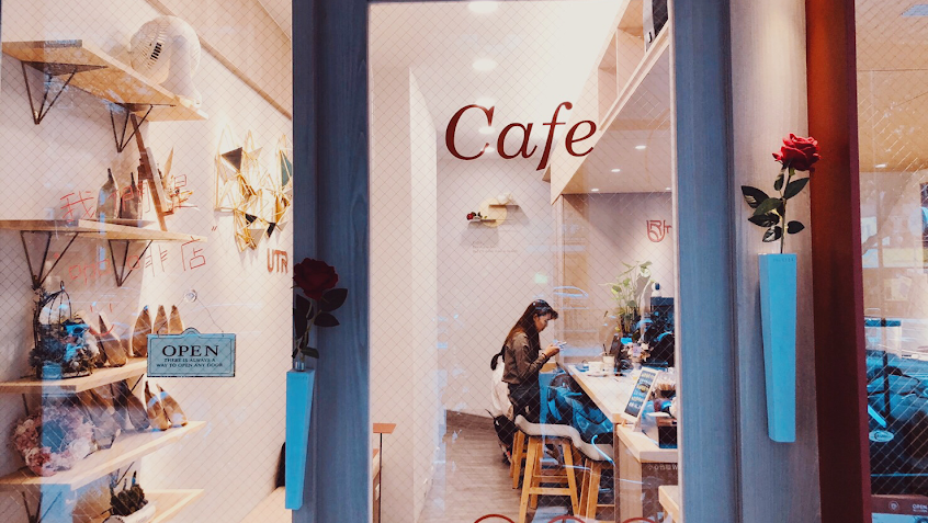 Under The Rose Cafe ( UTR咖啡 )