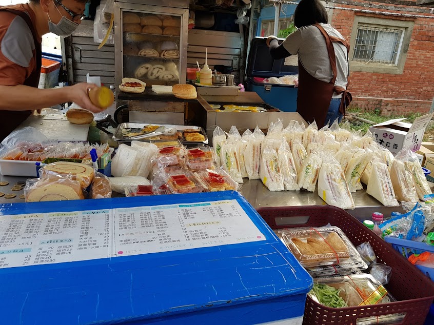 頂長短樹站牌早餐車